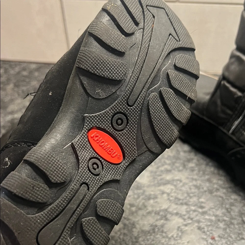 Size 12 Boys Kombhu Black Winter Snow Boots. Very good condition
